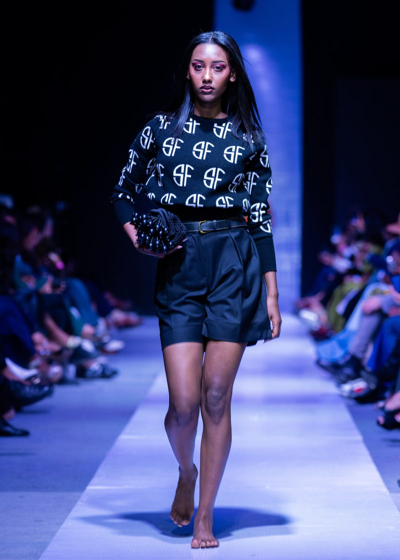 STUDIO FIT Black Clutch - Image 6