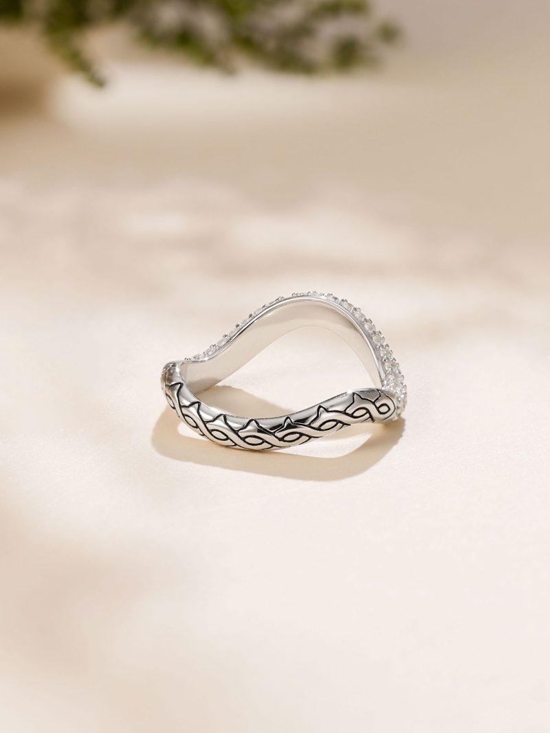 Vanimy Pavé Wavy Enamel Stacking Ring - Image 3