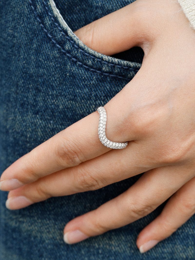 Vanimy Pavé Wavy Enamel Stacking Ring - Image 4
