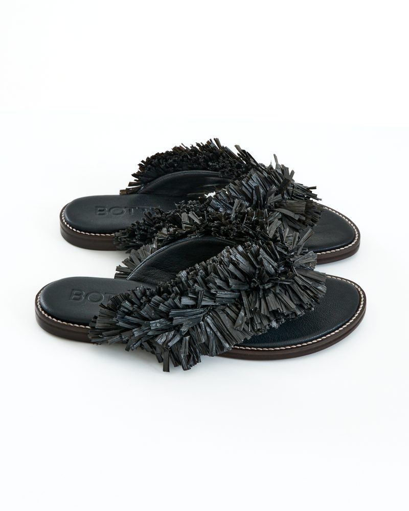 Singular By Tainara Cruvinel Black Flat - Image 2