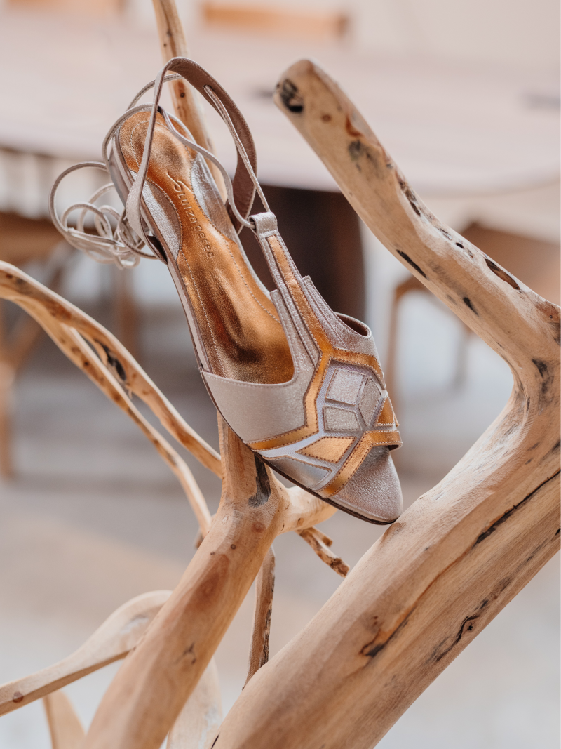 Singular By Tainara Cruvinel Metallic Flat - Image 4
