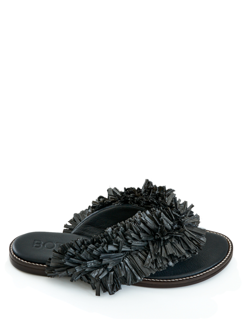 Singular By Tainara Cruvinel Black Flat