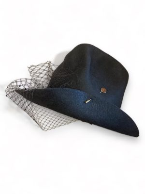 Rosa Isela hat “Don’t be like the rest of ‘em darling”