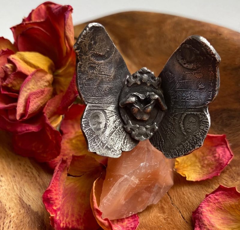 Heart Of Zena Silver Ring - Image 2