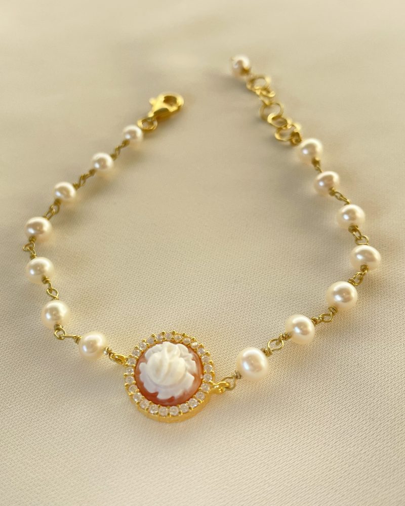 Studio Dust To Gold Elisa Cameo & Freshwater Pearl Bracelet - Image 4