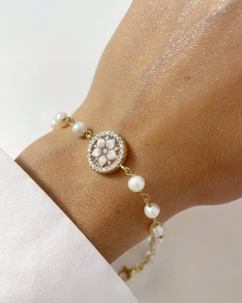 Studio Dust To Gold Annabelle Cameo & Freshwater Bracelet - Image 4