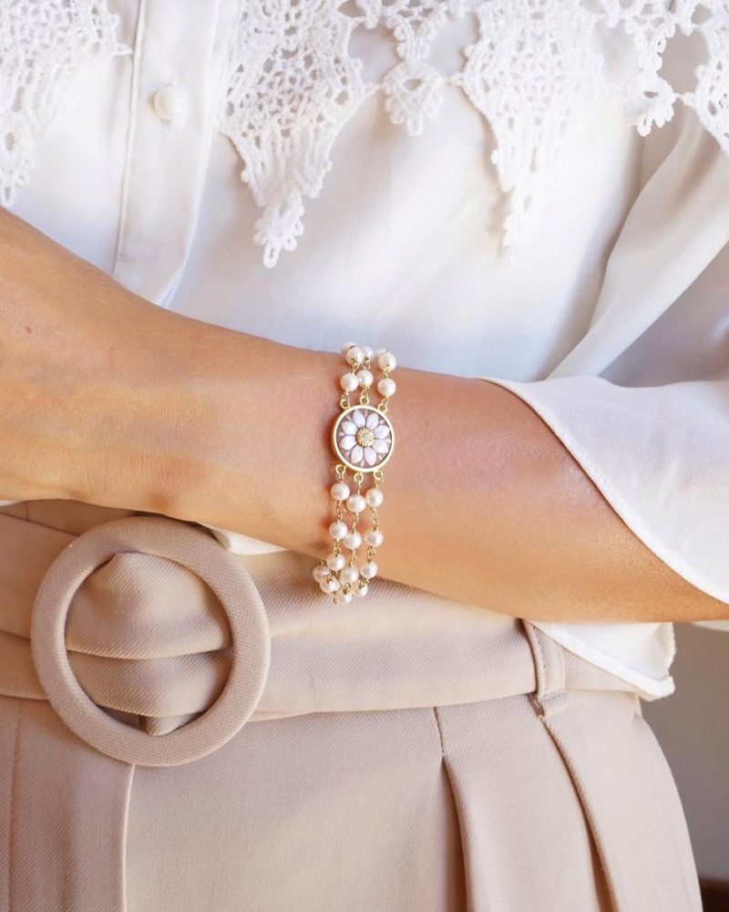 Studio Dust To Gold Josephine Cameo & Freshwater Pearl Bracelet - Image 4