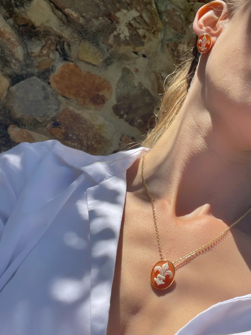 Studio Dust To Gold Fleur De Lis Cameo Necklace - Image 4