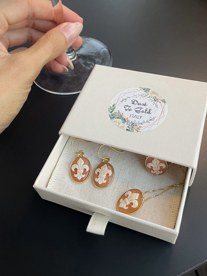 Studio Dust To Gold Fleur De Lis Cameo Necklace - Image 6